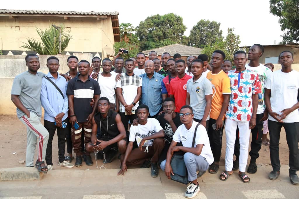Les membres de l'AJEERD réunis pour une photo de groupe